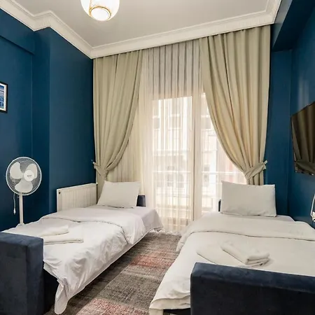 La Luna Suites *