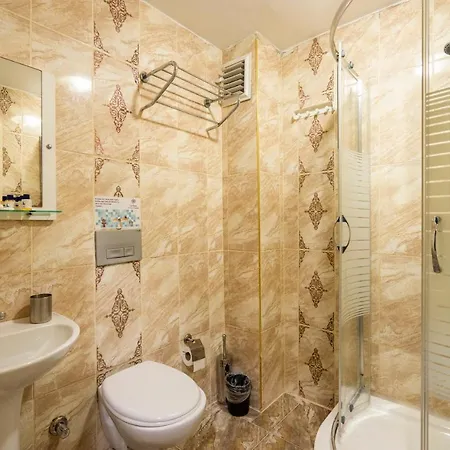 La Luna Suites *