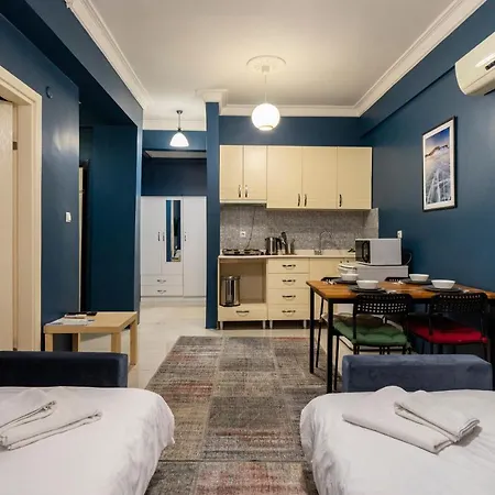 La Luna Suites Aparthotel