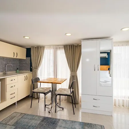 La Luna Suites *