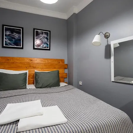 La Luna Suites Aparthotel