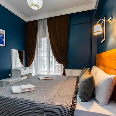 La Luna Suites *