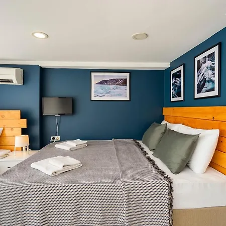 La Luna Suites Aparthotel