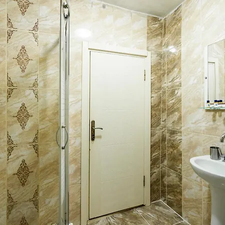 La Luna Suites *